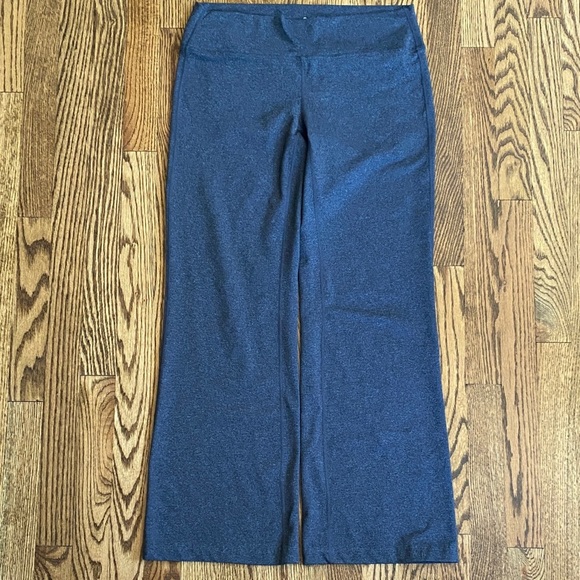 Heather-gray Athleta Fusion bootcut yoga pants, size M. Like new condition - Picture 2 of 12